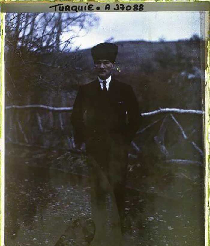 Atatürk’ün Renkli Çekilen İlk Fotoğrafları